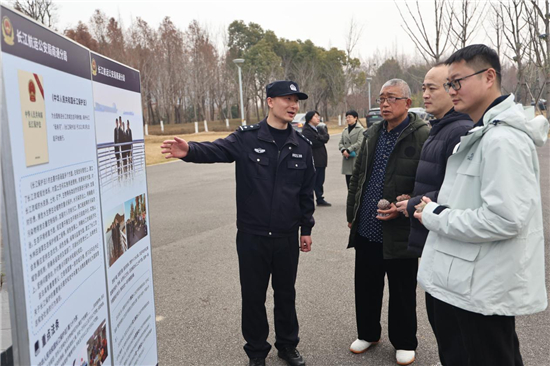 碧水長江 法治護航 南通多部門聯合開展第五屆長江保護法集中宣貫活動_fororder_圖片3