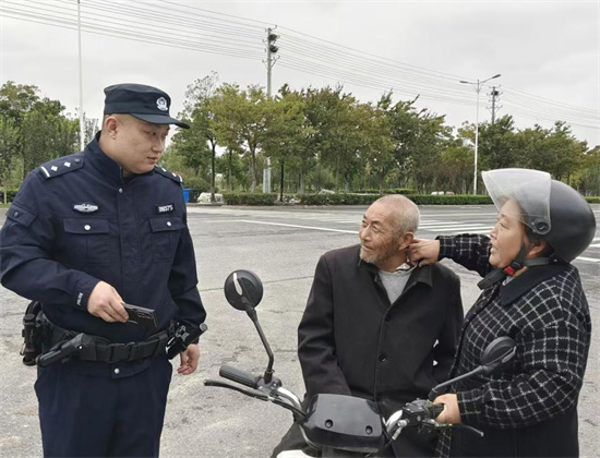 鹽城市大豐區公安局城東派出所：民警暖心幫助迷路老人回家