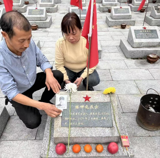 江蘇東臺熱心村民朱金林：跨越萬里祭英烈 陪伴英雄“過大年”