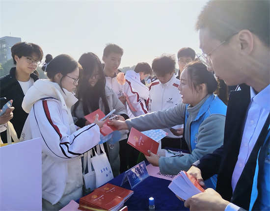 “弘揚憲法精神 增強法治觀念” 揚州儀徵市多形式開展憲法宣傳活動