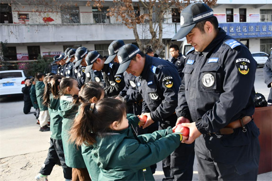 “警心連童心 共慶警察節”徐州市公安局鼓樓分局開展警營開放日活動