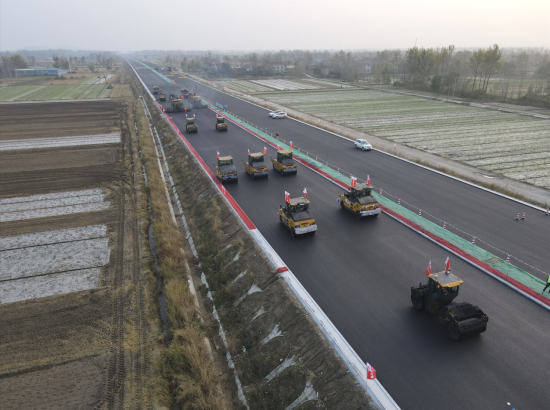 徐州東部繞越高速公路完成瀝青路面下面層施工任務