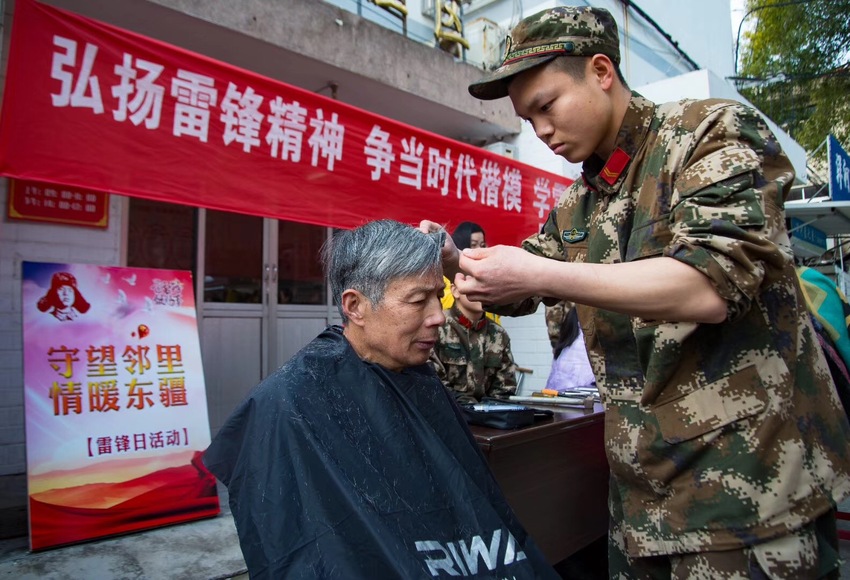 (供稿 平安江蘇列表 三吳大地南通 移動版)武警南通支隊啟東中隊舉辦“雷鋒日活動” (供稿 平安江蘇列表 三吳大地南通 移動版)武警南通支隊啟東中隊舉辦“雷鋒日活動”