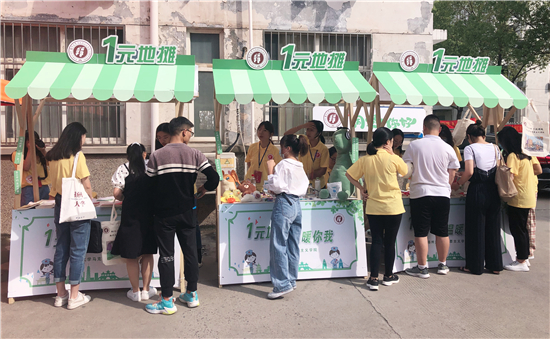 （B  教育圖文 三吳大地揚州 移動版）揚州大學馬克思主義學院：暖心地攤 一元錢“承包”新生大學生活
