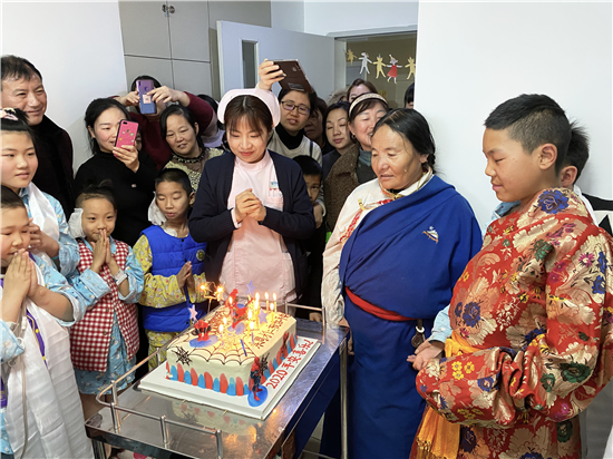 (供稿 公益列表 三吳大地南京 移動版)東南大學附屬中大醫院舉行新春聯誼暨歡送會(列表頁標題)中大醫院舉行新春聯誼暨歡送會