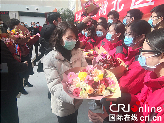 急稿(泰州市中醫院供稿 平安江蘇列表 三吳大地泰州 移動版)致敬“逆行人”泰州市抗擊新冠肺炎醫療隊出征