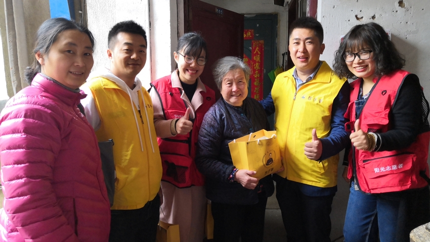 (供稿 公益列表 三吳大地南京 移動版)包子哥打造公益先鋒 為底層工人送愛心