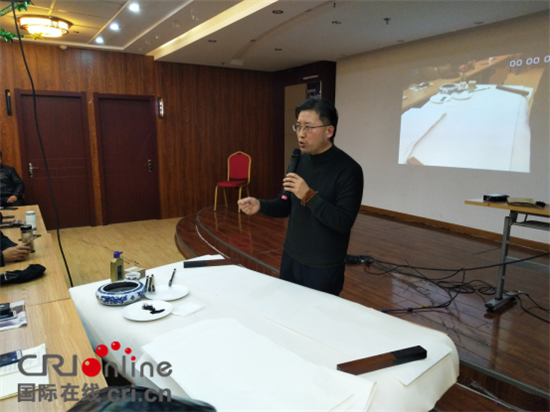 （供稿 文體圖文 三吳大地泰州 移動版）民盟中央美術院泰州分院召開國畫品鑒公益講座
