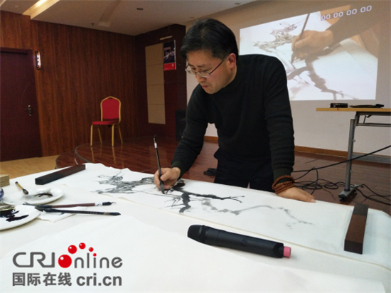 （供稿 文體圖文 三吳大地泰州 移動版）民盟中央美術院泰州分院召開國畫品鑒公益講座