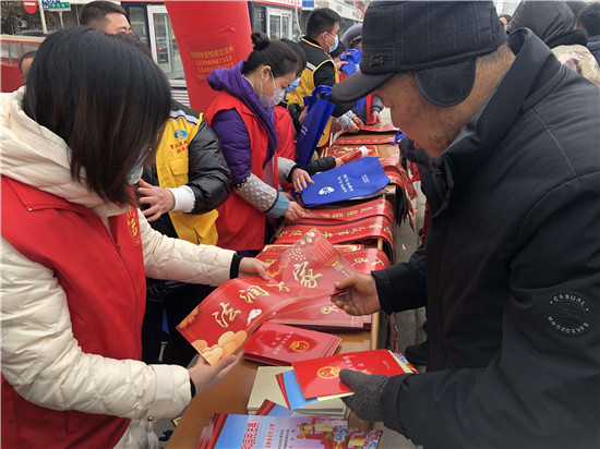 （有修改）（B 平安江蘇列表 三吳大地徐州 移動版）徐州市賈汪司法局走進街道“送法送福送春聯”