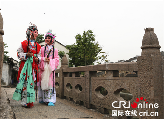 (原創 焦點圖 CHINANEWS帶圖列表 移動版)“祖國好 家鄉美” 全媒體影像活動走進千燈古鎮