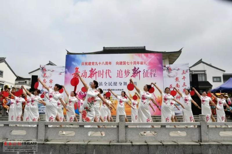 (供稿 健康圖文 三吳大地泰州 移動版)泰州戴南鎮全民健身舞大賽網絡直播點擊量近6萬