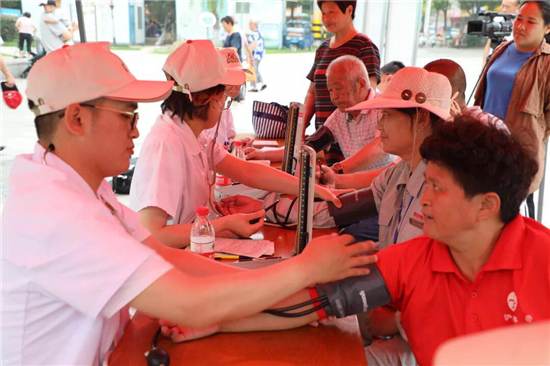 (供稿 健康列表 三吳大地泰州 移動版)泰州泰興舉行“中醫中藥中國行”義診活動