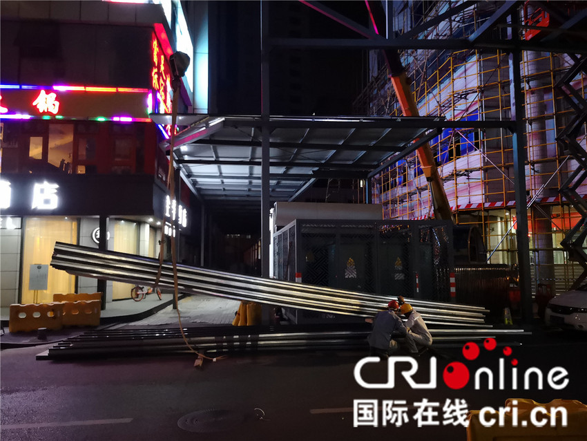 (原創 本網專稿 CHINANEWS帶圖列表 移動版)夢境以外的城市 默默工作的人們——記淩晨的南京