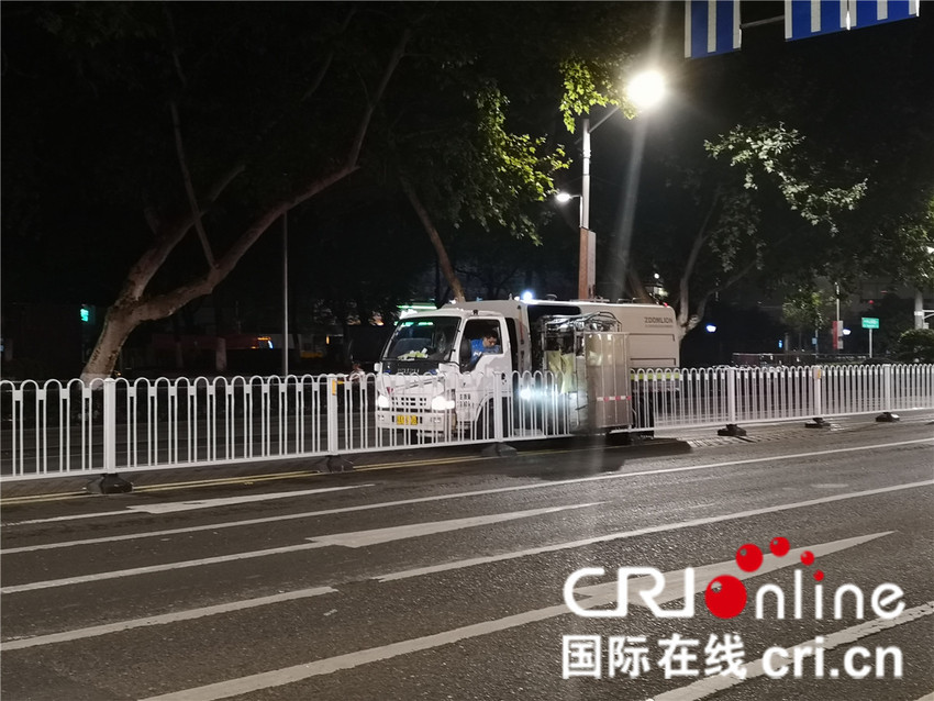 (原創 本網專稿 CHINANEWS帶圖列表 移動版)夢境以外的城市 默默工作的人們——記淩晨的南京