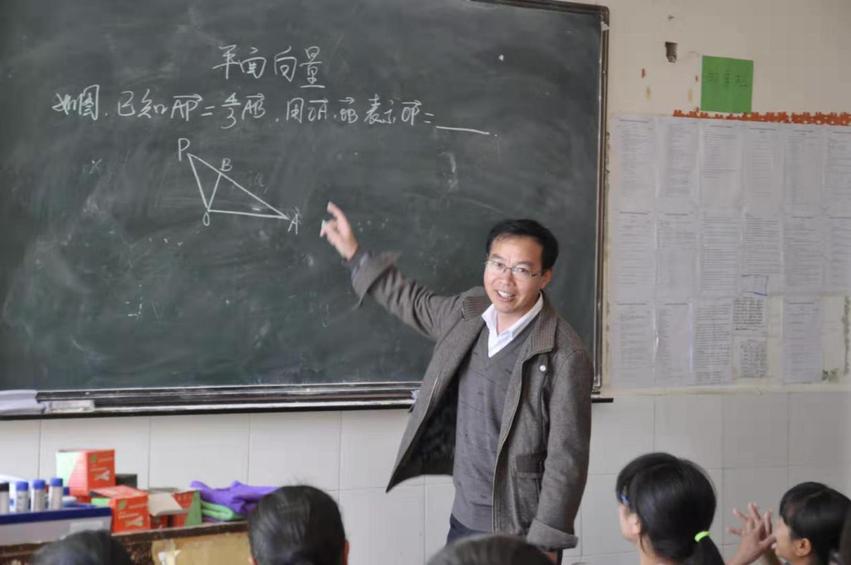 急稿 備註:人名已核實(供稿 本網專稿 三吳大地南京 移動版)助力教育振興 “海安舅舅”遠赴雲南寧蒗支教31載結碩果(列表頁標題)“海安舅舅”遠赴雲南寧蒗支教31載結碩果(條目標題)“海安舅舅”遠赴雲南寧蒗支教