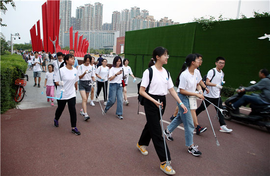 (供稿 公益列表 三吳大地南京 移動版) “申蘇杯”順手撿跑公益活動在南京舉行