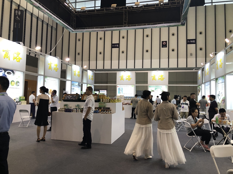 (國際播報 右小圖 三吳大地南京 移動版)“陜牌”農産品亮相南京 商品琳琅滿目受到市民熱捧