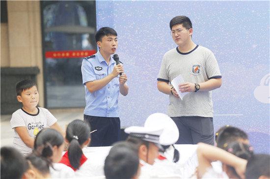 (在文中做了修改)(供稿 公益列表 三吳大地南京 移動版) “兒童防走失 我是小警察”主題公益活動在南京舉行(列表頁標題) “我是小警察”主題公益活動在南京舉行