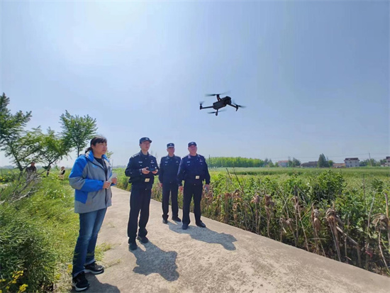 南通啟東警方：“空中掃毒”＋“地面踏採”青年禁毒先鋒在行動_fororder_圖片3