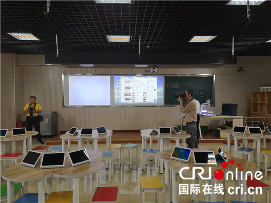 (原創 本網專稿 三吳大地蘇州 移動版)【E路同行 智惠江蘇】蘇州常熟市實驗小學全息學習模式:面向未來的學習變革(列表頁標題)常熟市實驗小學實行全息學習模式(條目標題)常熟市實小實行全息學習模式