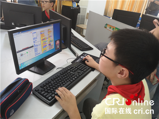 (原創 本網專稿 三吳大地蘇州 移動版)【E路同行 智惠江蘇】蘇州常熟市實驗小學全息學習模式:面向未來的學習變革(列表頁標題)常熟市實驗小學實行全息學習模式(條目標題)常熟市實小實行全息學習模式