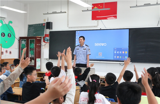 南通開發區警方：警心暖童心 安全伴“六一”_fororder_5