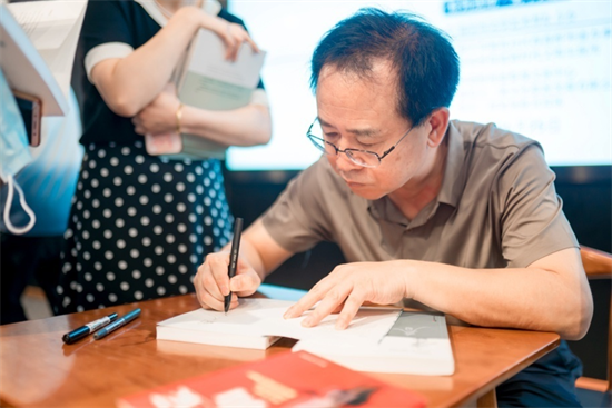 兩獲魯獎作家李春雷抵寧交流 做客西善談“文學的史記性”_fororder_圖片 3