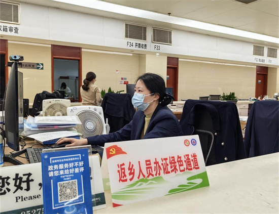鹽城東臺：開設便民通道 提高辦證效率_fororder_圖片5