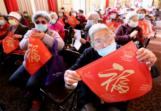 祥龍獻瑞——中外藝術家迎春送福走進舊金山灣區奧克蘭健康中心_fororder_640 (1)