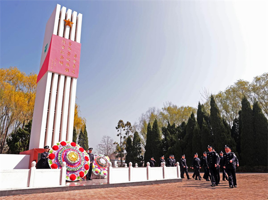 鹽城機場邊檢站赴華中魯藝抗日殉難烈士陵園開展清明節祭奠活動_fororder_圖片12
