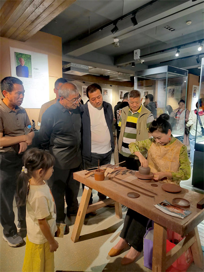 “紫遇敦煌”宜興紫砂名家藝術作品公益展在敦煌市博物館開幕_fororder_圖片22