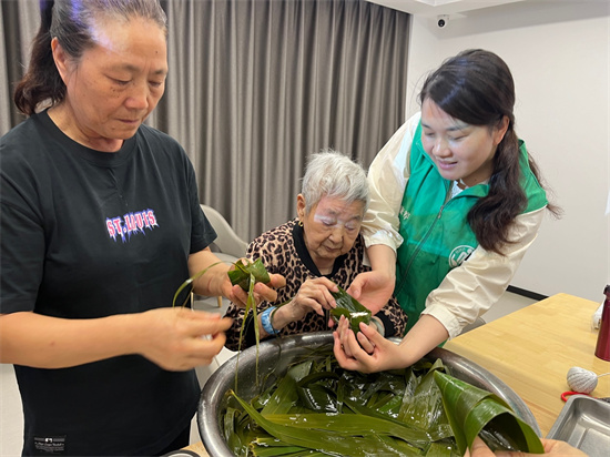 鹽城亭湖：與老人們共度“多彩”端午_fororder_圖片3