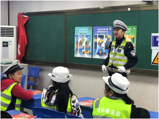 （供稿 教育列表 三吳大地蘇州 移動版）蘇州小交警“上崗”指揮交通 助力文明環境創建