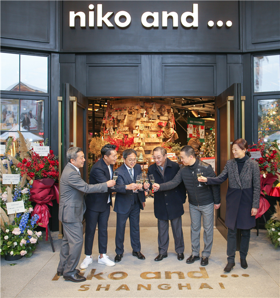 (供稿 企業列表 三吳大地南京 移動版) “niko and … ”全球旗艦店為消費者帶來購物新體驗