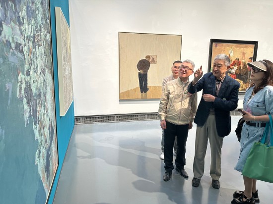 “江南如畫”—中國油畫作品展（2025）在蘇州美術館開幕_fororder_中國油畫學會學術委員會終身委員，中國藝術研究院研究員張祖英現場點評作品