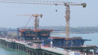 寧鹽高速高郵湖特大橋跨淮河入江水道懸澆梁首個0號塊順利澆築