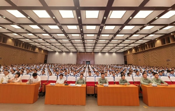 “海空衛士”王偉為國捐軀 妻子阮國琴走進江蘇宣講英雄精神_fororder_2_副本