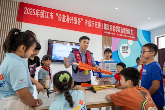 築牢水上生命安全防線 長航公安多措並舉打好防溺水“組合拳”_fororder_圖片 1