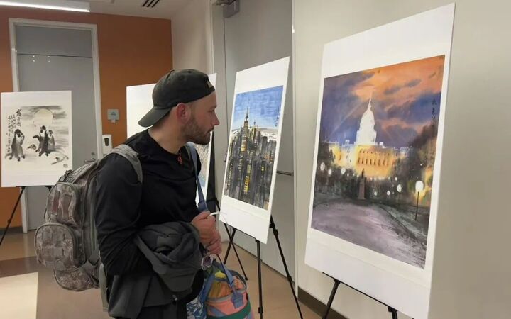 “以藝通心——中美藝術家畫美國名勝風景作品展”舊金山公立圖書館開幕_fororder_20250901_103600_008