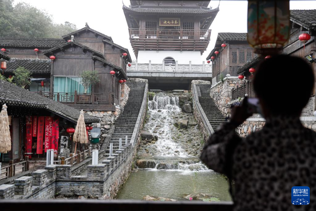 江蘇句容:寶華山下文旅熱_fororder_20250928_092658_002