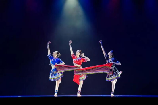 以藝術形式彰顯初心使命 南傳“紅傳杯”舞蹈展演活力四射_fororder_圖片 4