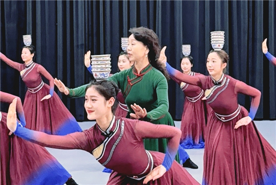 始終如一堅守在南傳教學前沿 “草原舞魂”韓淑英教授如花綻放_fororder_圖片20