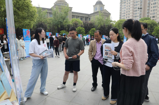 南通如皋市白蒲鎮“職選白蒲，夢啟五一”招聘會圓滿舉辦_fororder_圖片 1