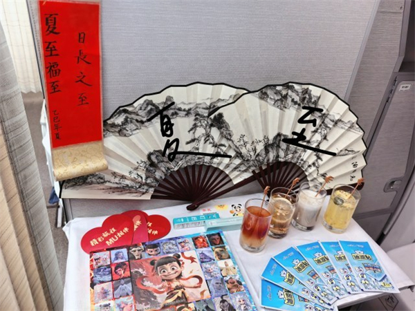 東航江蘇公司開展“夏至已至 晝極福及”主題航班活動_fororder_1