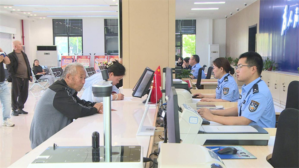 二代居民身份證陸續到期 如皋公安多措並舉應對換證高峰_fororder_9