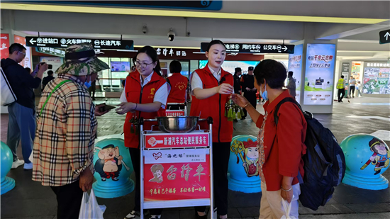 “雷鋒車”組端午送溫情：粽葉飄香傳關懷 雷鋒精神譜新篇_fororder_圖片22
