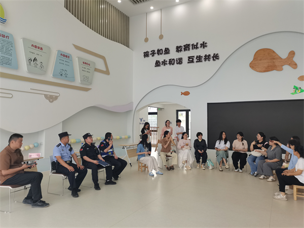 南通啟東市呂四港海防派出所“藍背心”以調止爭 按下警企聯動“共治鍵”_fororder_4