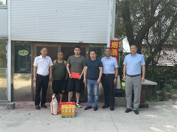 泰州醫藥高新區（高港區）口岸街道：“八一”慰問送關懷 情暖軍人軍屬心_fororder_1