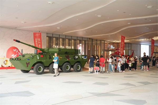 硬核科技邂逅商業空間 南京ifc商場坦克模型展成國慶中秋雙節打卡新地標_fororder_30